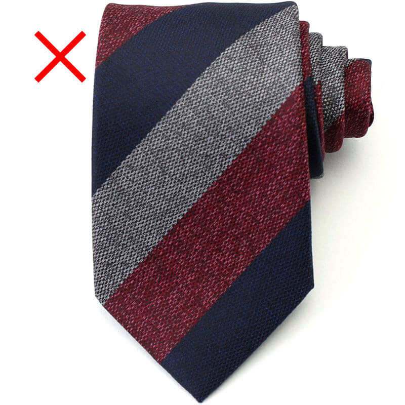 太いストライプ　ネクタイ　就活