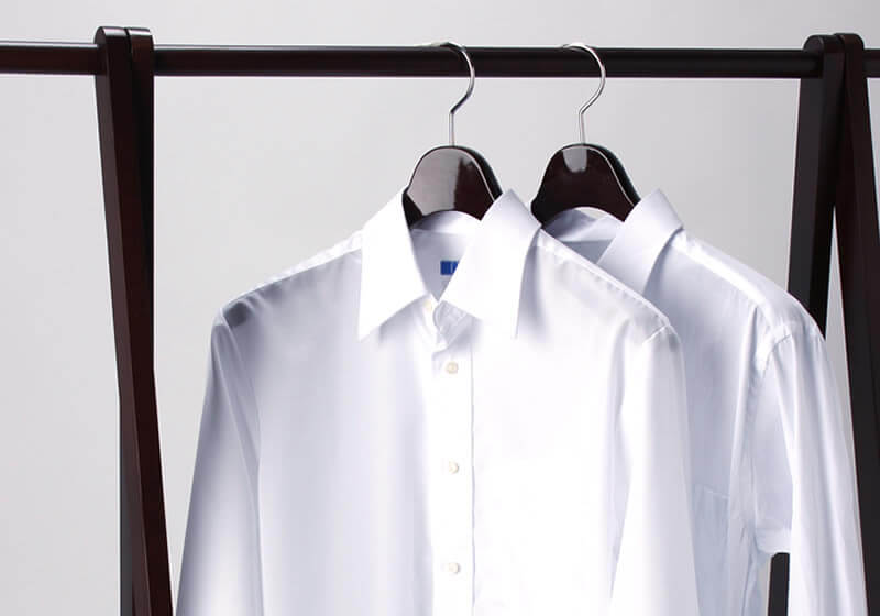 ハンガーにかける　ワイシャツ