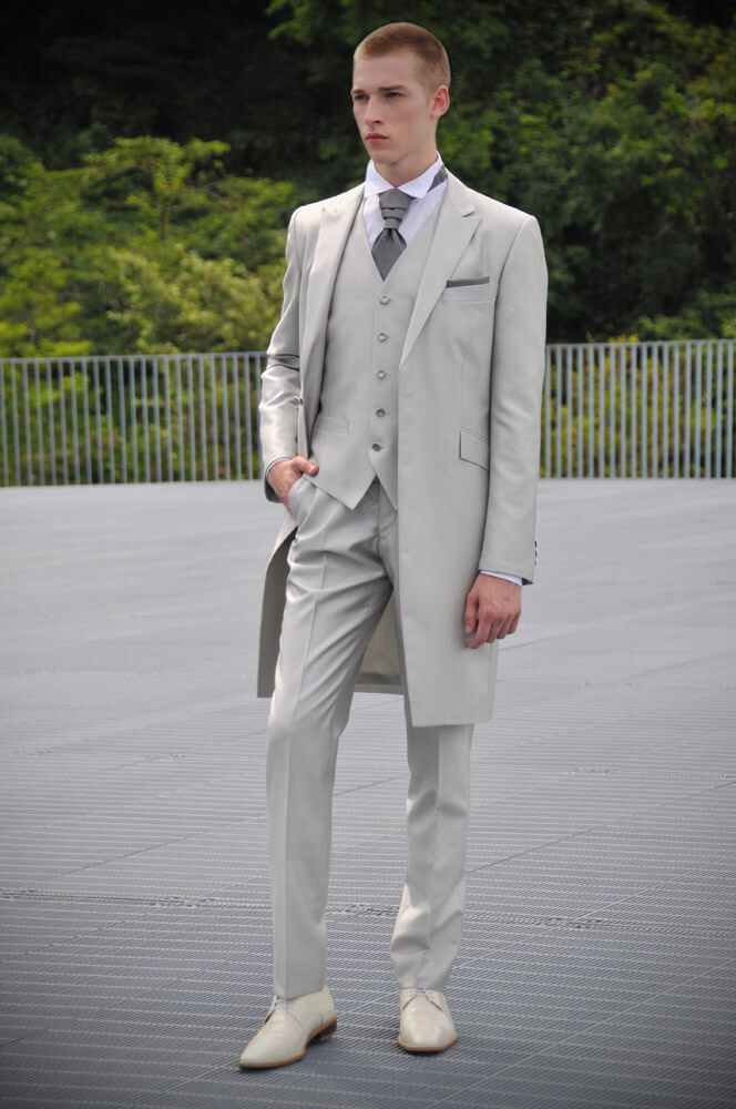 結婚式 新郎 服装