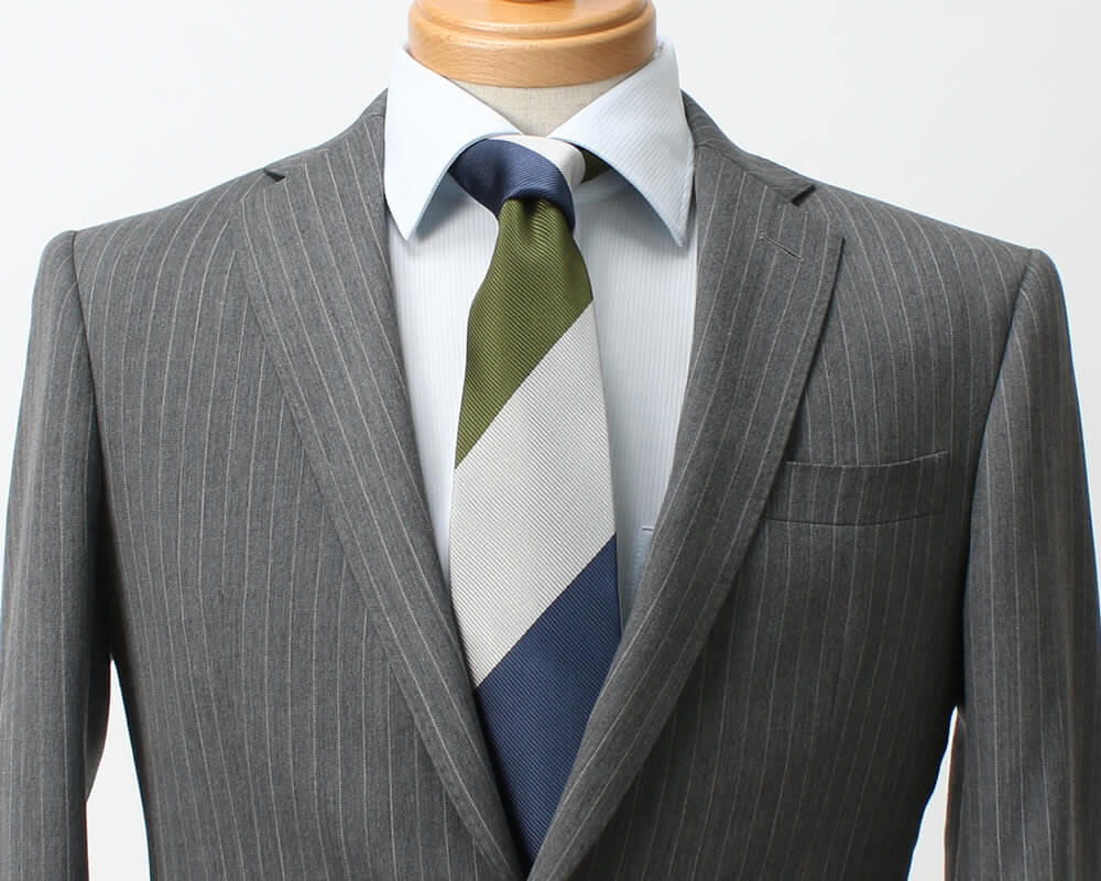 グレースーツ　コーディネート