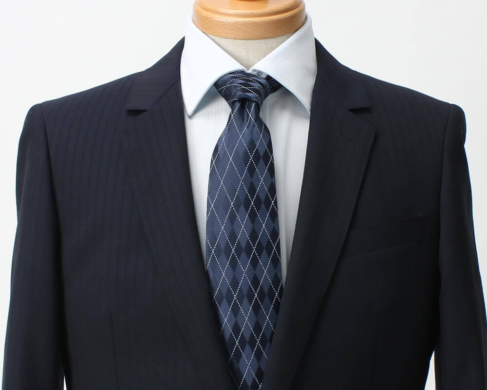 ネイビースーツ　コーディネート